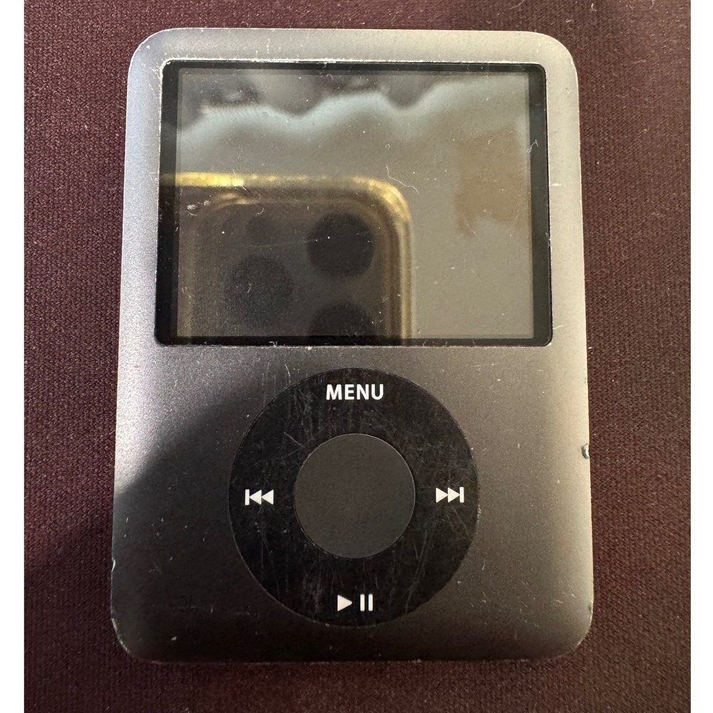 Apple iPod Nano 3rd Generation 8GB Silver Black A1236 For Parts Repair only